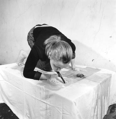 VALIE EXPORT: Asemie, performance 1973                 